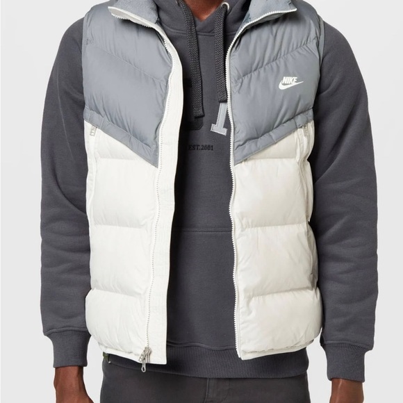 Nike Men’s Storm-Fit white/gray puffer vest - Picture 2 of 6